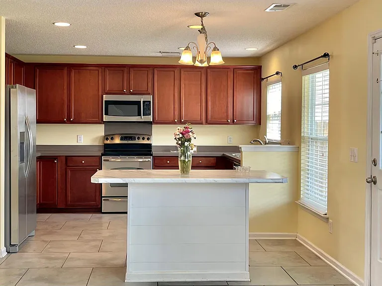301 Southwilde Way — Photo 3