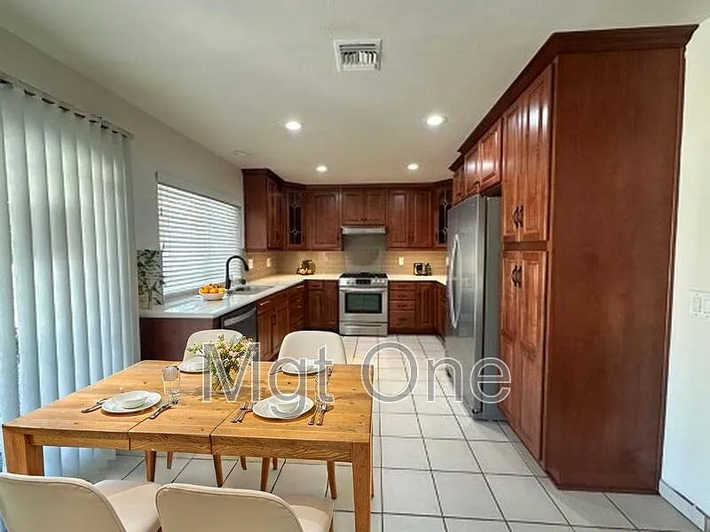 3 bed, 2.0 bath, 1125 sqft, $2,800 — Photo 3