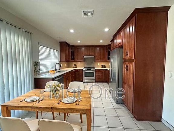 3rd image of 23672 Suncrest Ave
