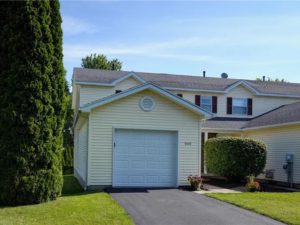 5947 Calm Lake Dr, Farmington, NY 14425