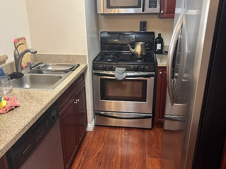 5530 Owensmouth Ave #110 — Photo 6