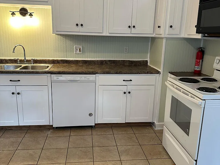 222 Clarendon St — Photo 3