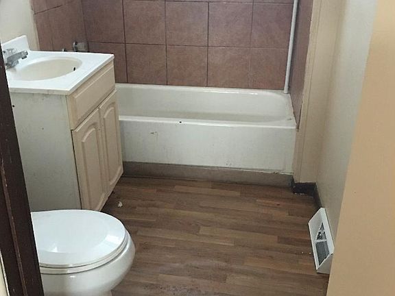 4th image of 323 Madison St Floor 1