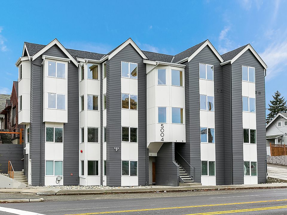 Exterior of the building. Easy access to I5, downtown, grocery stores, the light rail, and Green Lake Park