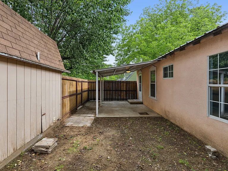 1424 Knight St — Photo 15