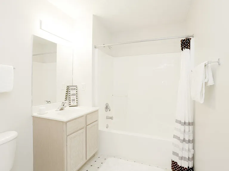 Deerfield Apartments — Photo 15