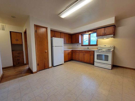 4th image of 1210-1212 Julie Dr