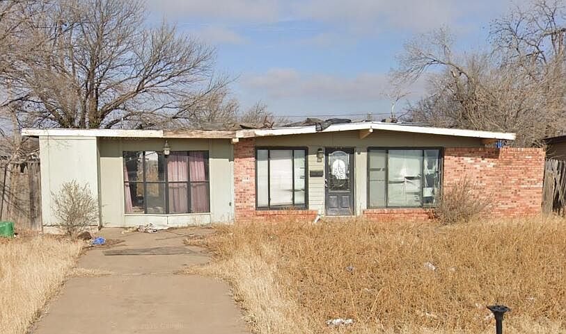 1st image of 1921 Parkway Dr