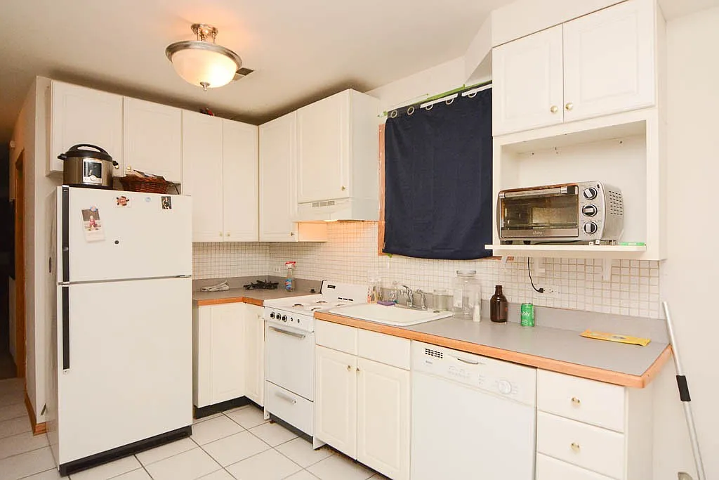 Building Photo - 1351 N Wolcott Ave #6H