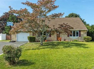 4 Cedar Ridge Dr, Ridge, NY 11961