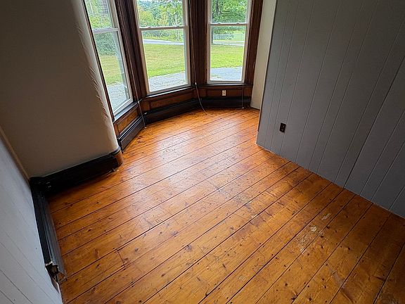 5th image of 72 Bank St #2