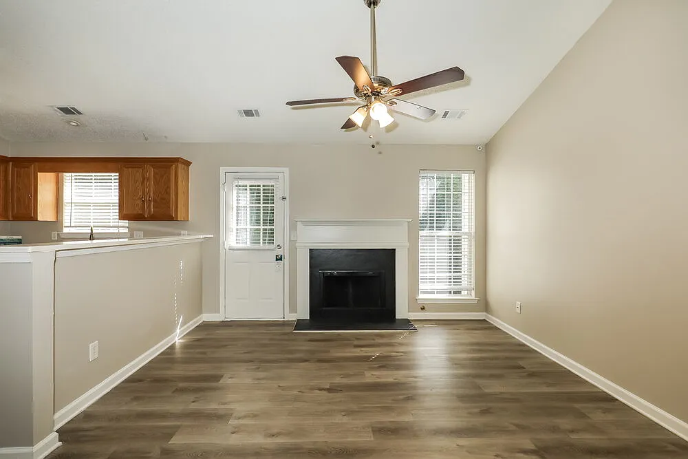 4 bed, 3.0 bath, 1738 sqft, $2,070 — Photo 4