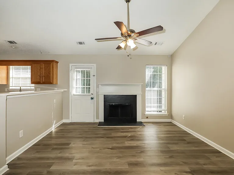 9447 Rollinghills Dr — Photo 4