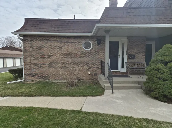 2505 Dover Ln, Saint Joseph, MI 49085