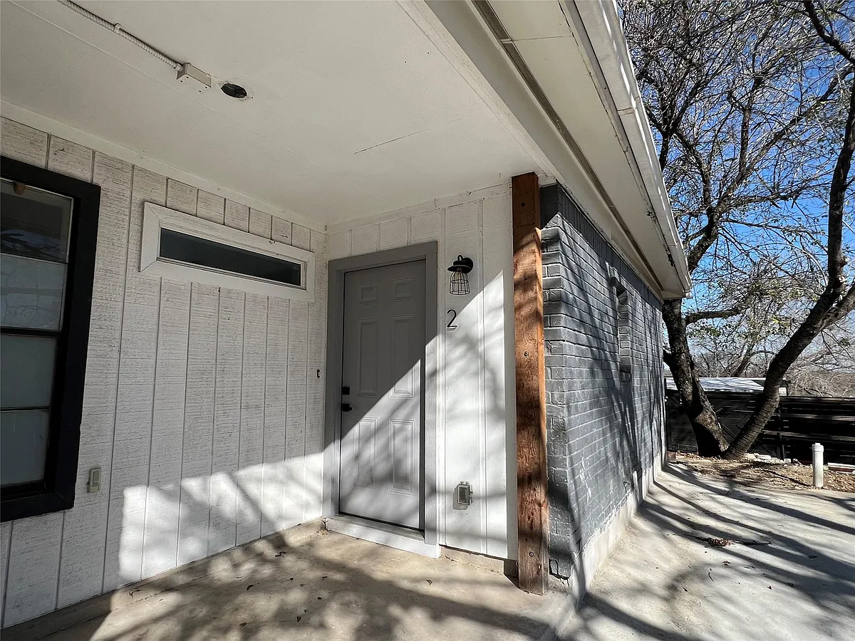 Building Photo - 3310 Hycreek Dr #2