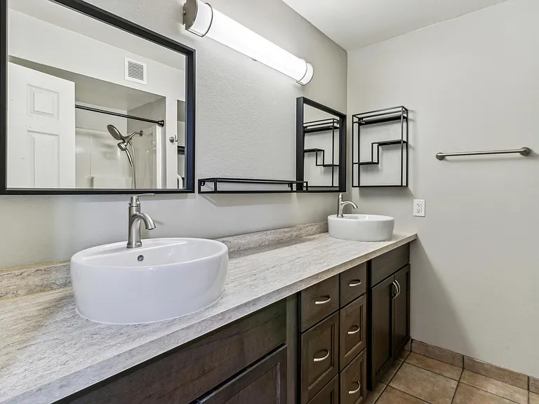 3039 W Glenn Dr — Photo 21