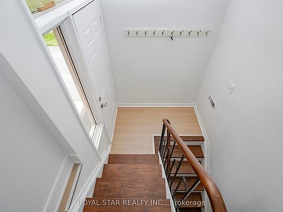 3rd image of 114 Wincott Dr