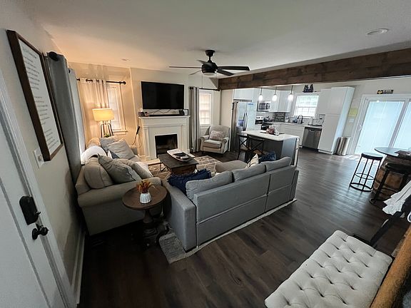 2nd image of 212 Floral Park