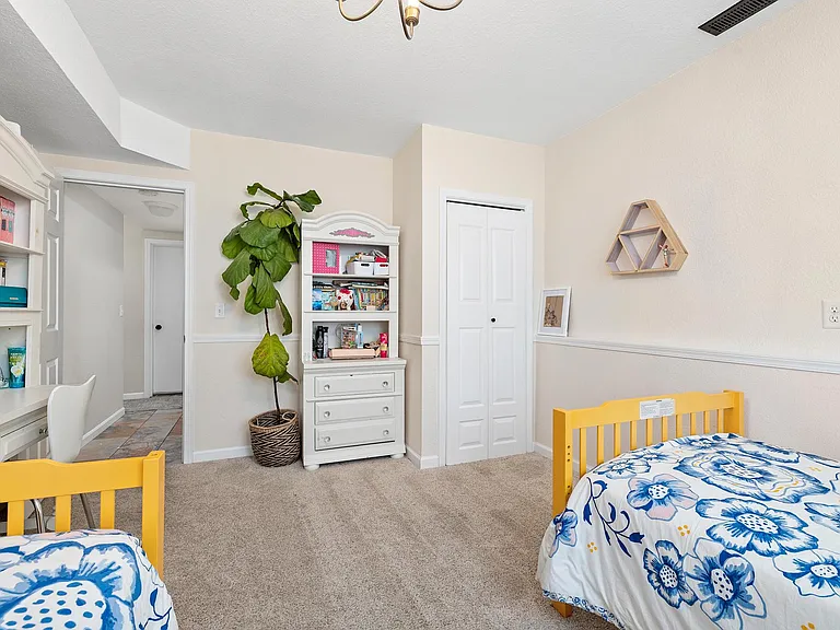 725 Peacock St — Photo 17