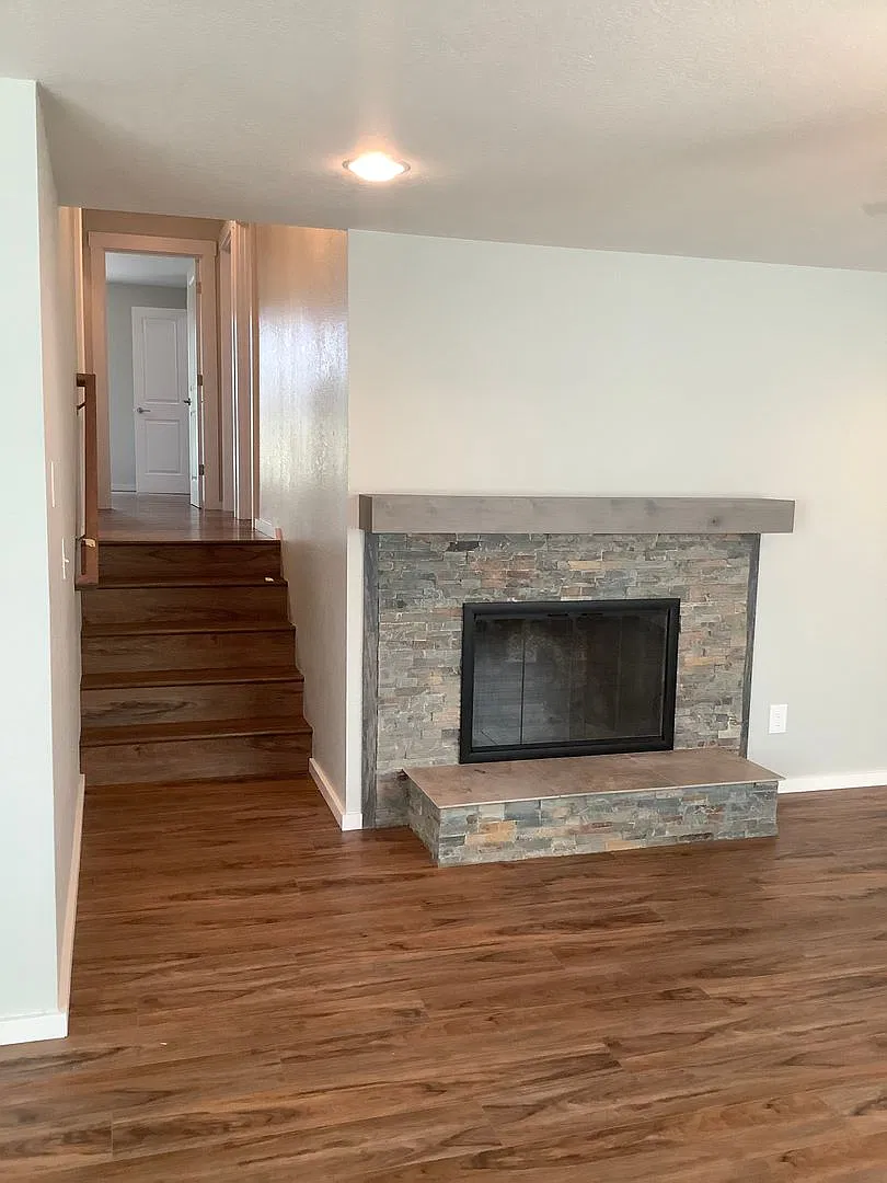 373 Iowa St — Photo 3