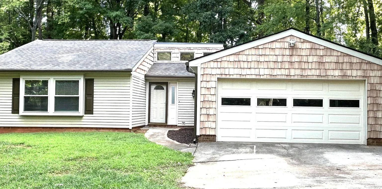 Renovated, spacious 3 bed, 2 bath ranch style home - vaulted ceilings, large bedrooms, open floor... — Photo 1