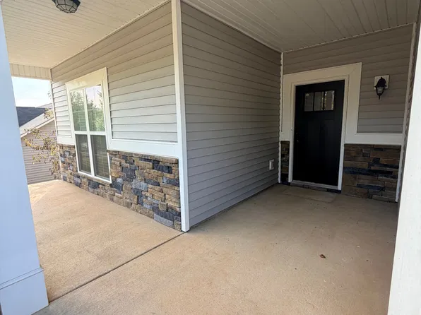 108 Dixie Creek Dr, Lagrange, GA 30240