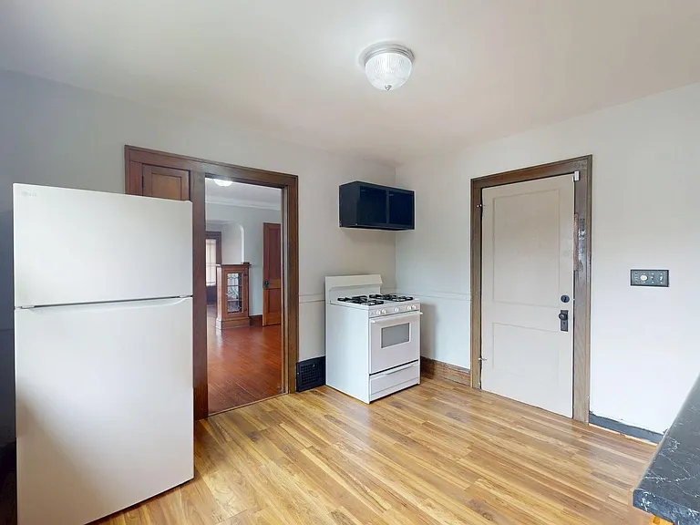 9715 Plymouth Ave — Photo 7