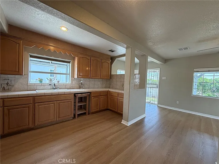 129 E Pomona Ave — Photo 4