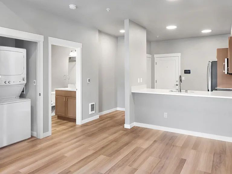Kingsway Apartments — Photo 24