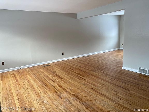 5th image of 112 E Hickory Grove Rd