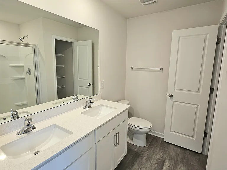 102 Mansfield Ct — Photo 17