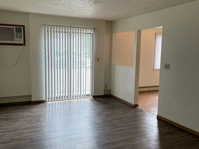 504 S Van Buren St #4 — Photo 5