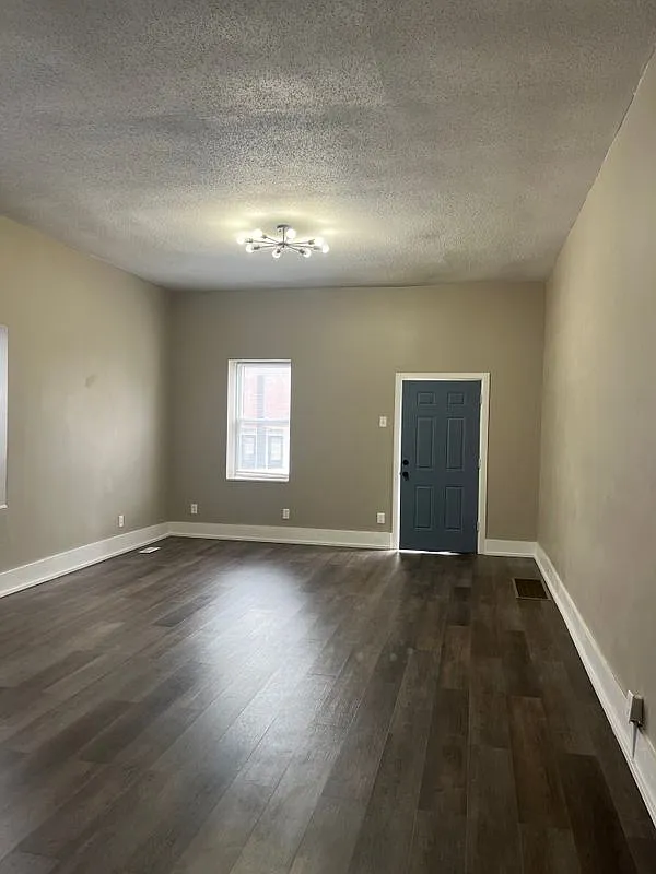 4 bed, 1.5 bath, 2665 sqft, $1,850 — Photo 2