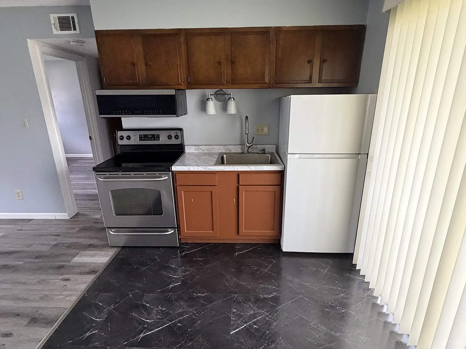 1004 South College Street - 8 — Photo 2