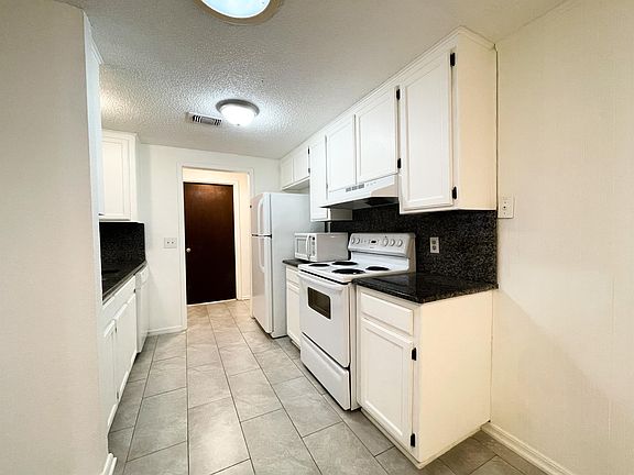 5th image of 1006 Swan Lake Ct