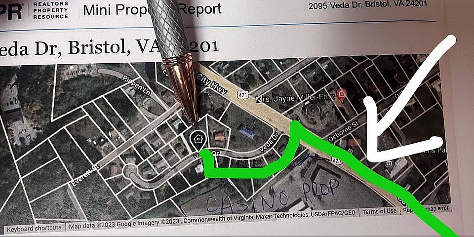 900 ft from Hard Rock Casino