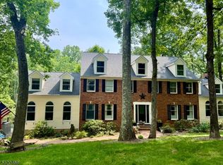 122 Forest Dr, Glen Gardner, NJ