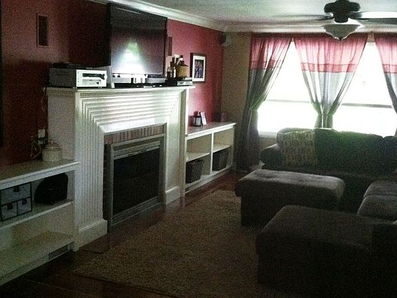 Living Room-Fireplace