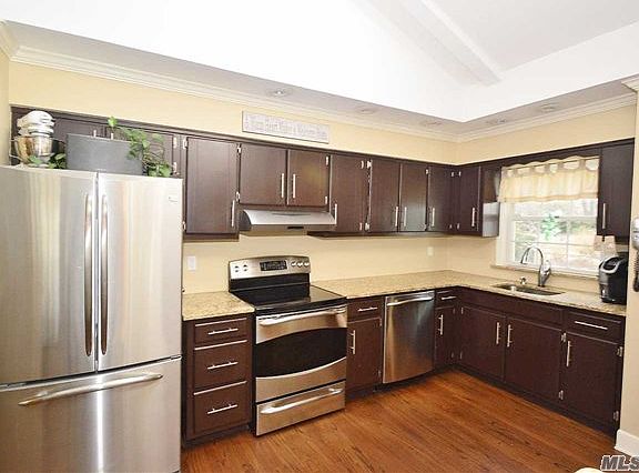 5th image of 22 Glenwood Ave