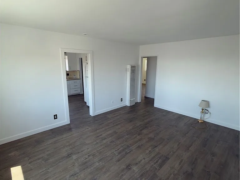 1023 W 19th St #4 — Photo 2