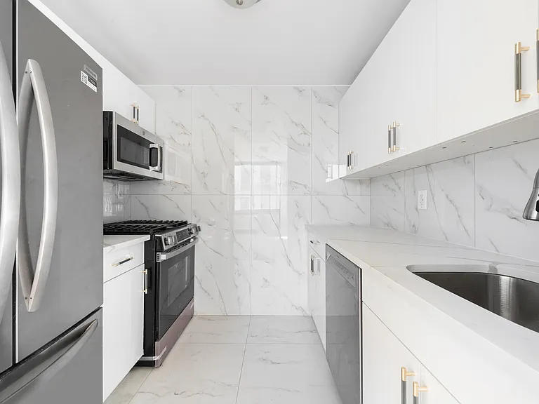 201 W 72nd St #18B — Photo 6