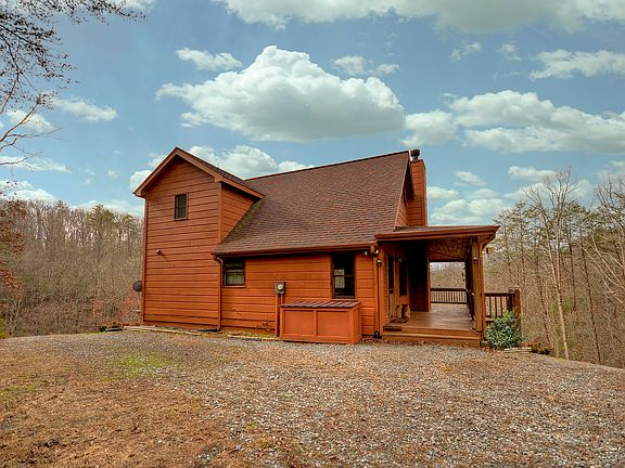 Private with 2.9 acres