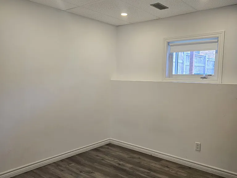 208 English Ln — Photo 17