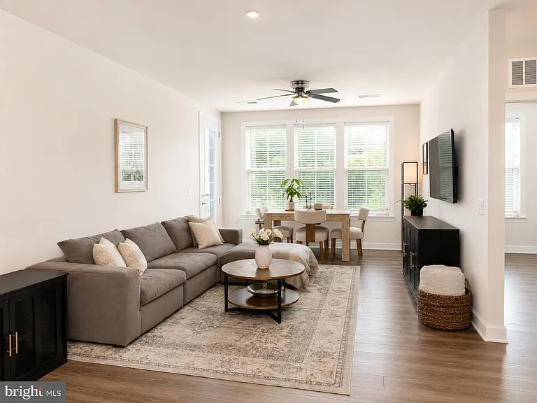 3927 Fair Ridge Dr #303 — Photo 8