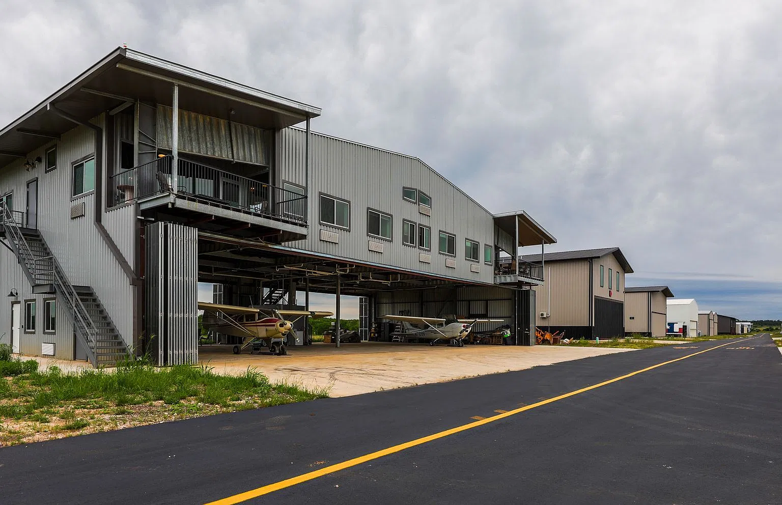 Unique Airfield Living in Salado | 2 Bedrooms, 2 Bathrooms — Photo 3