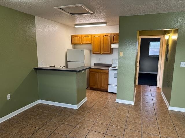 1st image of 1030 W Walnut St #205