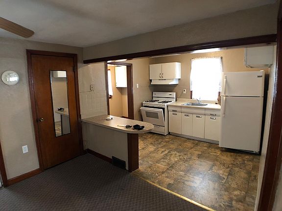 Kitchen / Dining Area