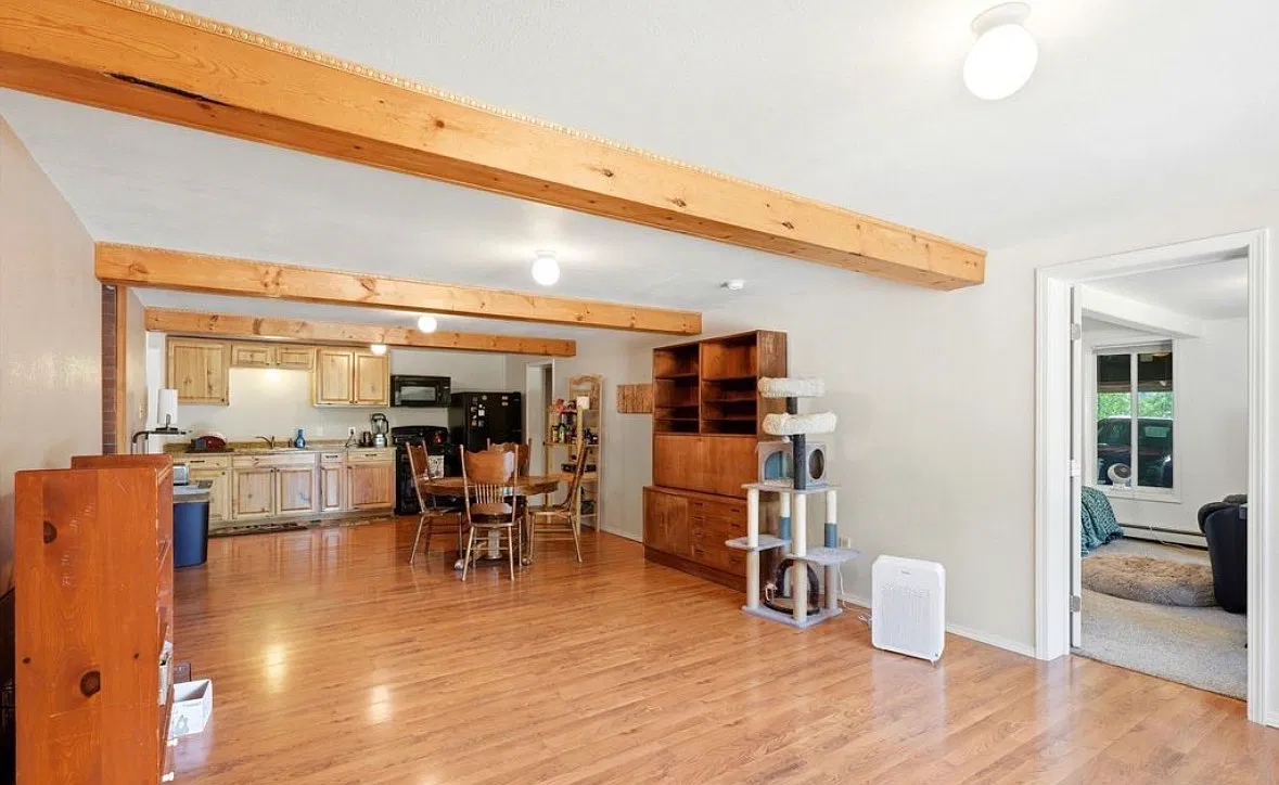 3 bed, 2100 sqft, $2,800 — Photo 2