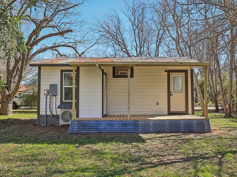 304 Harris St — Photo 26