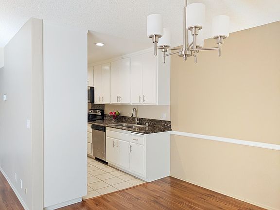 4th image of 366 S Mentor Ave APT 205